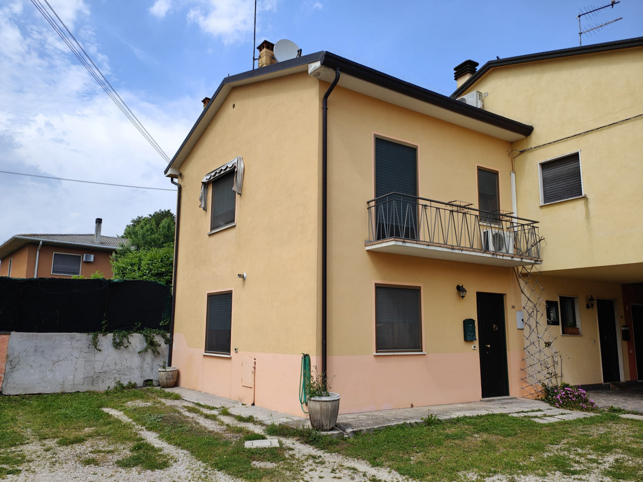 CALDOGNO INDIPENDENT 2 BEDROOMS WITH 2 BATHROOMS CAR PARKING