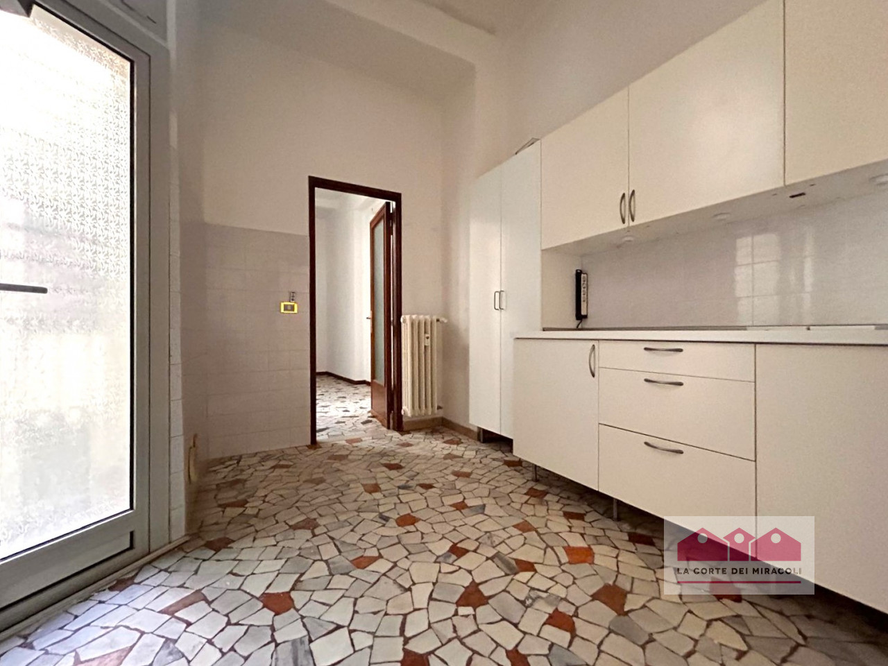WIDE 3 BEDROOM + STUDY ROOM IN THE HEART OF HISTORICAL CENTER