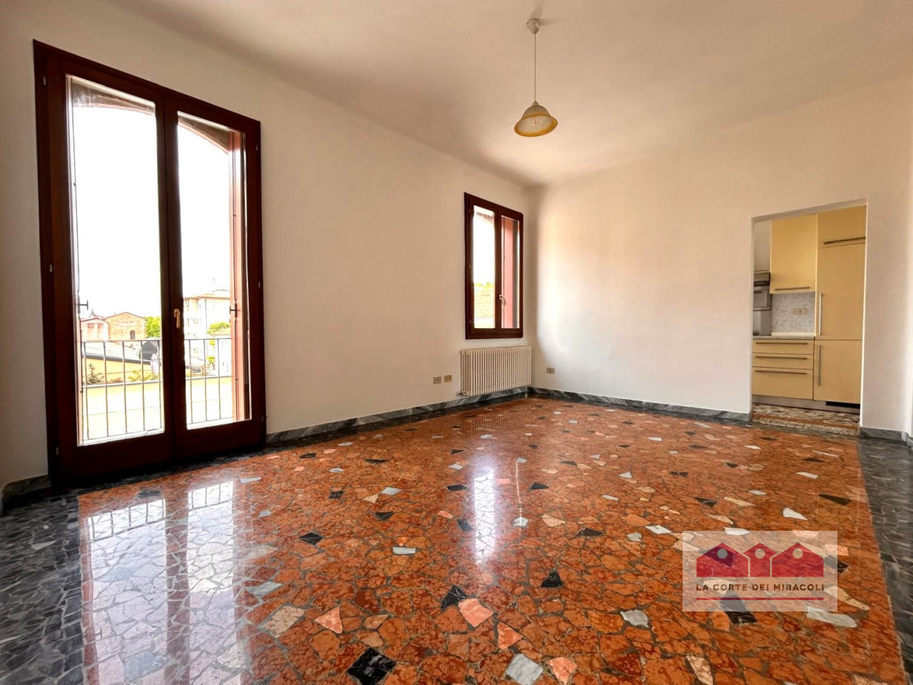 BRIGHT AND RENOVATED APARTMENT IN VICENZA DOWNTOWN