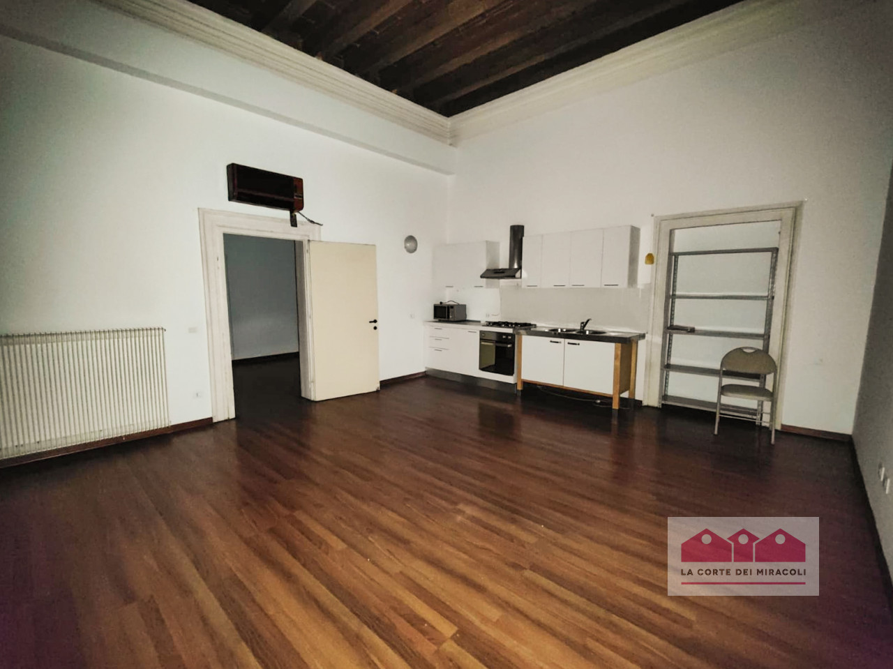 TWO ROOM APARTMENT IN DOWNTOWN VICENZA